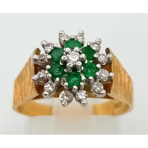 59 - 18K YELLOW GOLD VINTAGE DIAMOND & EMERALD CLUSTER RING 0.15CT 4.9G SIZE N