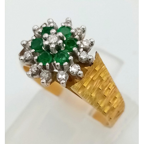 59 - 18K YELLOW GOLD VINTAGE DIAMOND & EMERALD CLUSTER RING 0.15CT 4.9G SIZE N