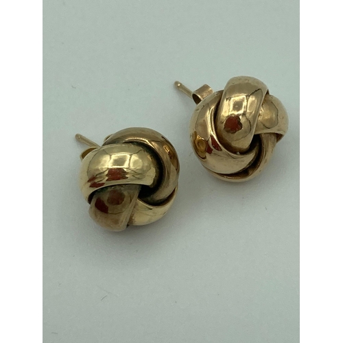 385 - Beautiful Pair of 9 carat GOLD EARRINGS in attractive knot design. Complete with 9 carat gold butter... 