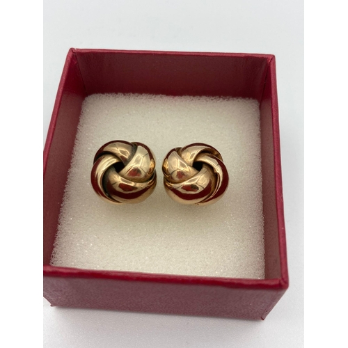 385 - Beautiful Pair of 9 carat GOLD EARRINGS in attractive knot design. Complete with 9 carat gold butter... 