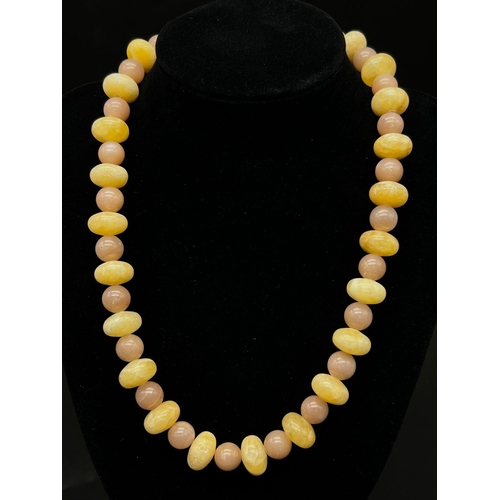 452 - A Honey Jade and Peach Moonstone Bead Necklace. Rondelle honey beads with circular peach moonstones.... 