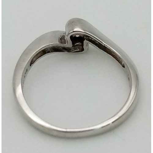 200 - 9K WHITE GOLD DIAMOND SOLITAIRE TWIST RING 0.17CT 2.7G SIZE M