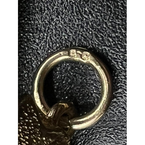 289 - 9K YELLOW GOLD PIANO CHARM WHICH OPENS 4G