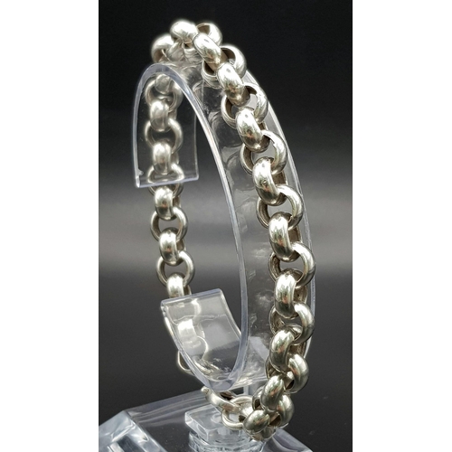 541 - A 925 Silver (tested) Circle-Link Bracelet. 19cm. 23.5g