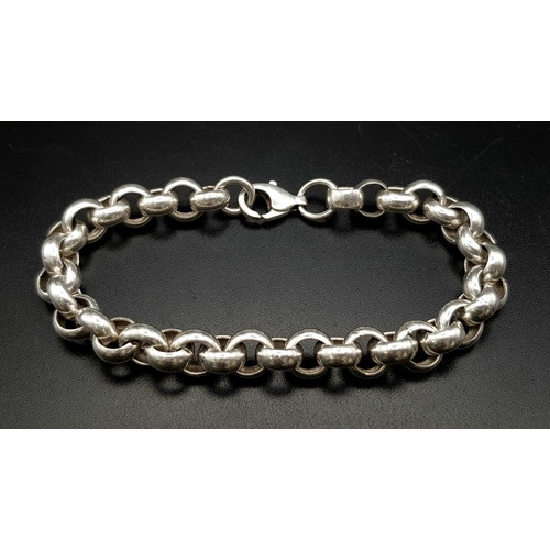 541 - A 925 Silver (tested) Circle-Link Bracelet. 19cm. 23.5g