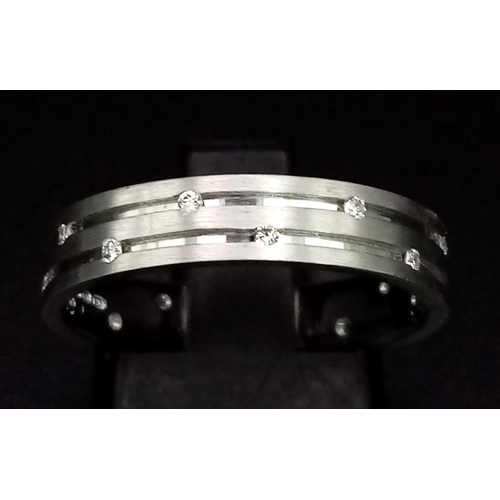 136 - 18K WHITE GOLD DIAMOND SET BAND RING 5.1G SIZE O