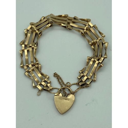 644 - Vintage 9 carat GOLD GATE BRACELET With heart padlock fastening and gold safety chain. 9.2 grams.