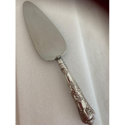 714 - vintage SILVER HANDLED CAKE/PIE  SLICE in Kings Pattern. Full Hallmark for Emile Viner Sheffield 195... 