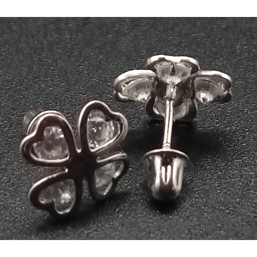 524 - 14k white gold clover stud earrings set with cubic zirconia, 0.8g