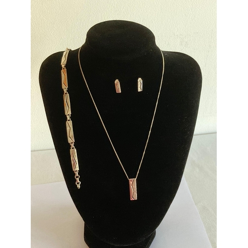 833 - Stunning Designer set of SILVER JEWELLERY Consisting of BRACELET ,NECKLACE with PENDANT and matching... 