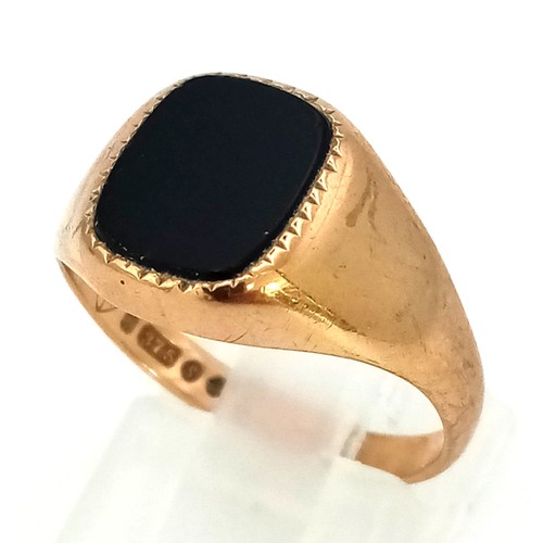 607 - A Vintage 9K Yellow Gold Black Onyx Signet Ring. Size P. 2.77g total weight.