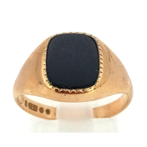 607 - A Vintage 9K Yellow Gold Black Onyx Signet Ring. Size P. 2.77g total weight.