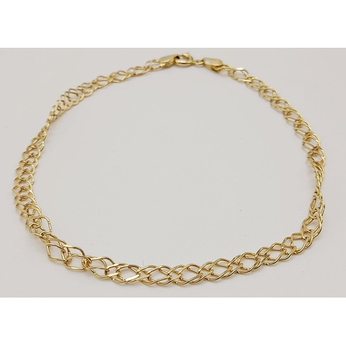 649 - A 9K Yellow Gold Delicate Link Bracelet. 20cm. 2.76g