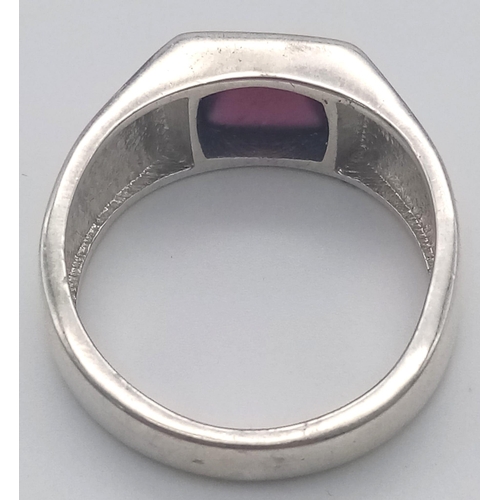 366 - A Madagascan 2ct Ruby Cabochon Gents Ring. Set in 925 Silver. Size V. 7.43g total weight.