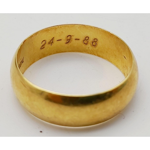 451 - A Vintage 18K Yellow Gold Band Ring. Full UK hallmarks. Size S. 7g.