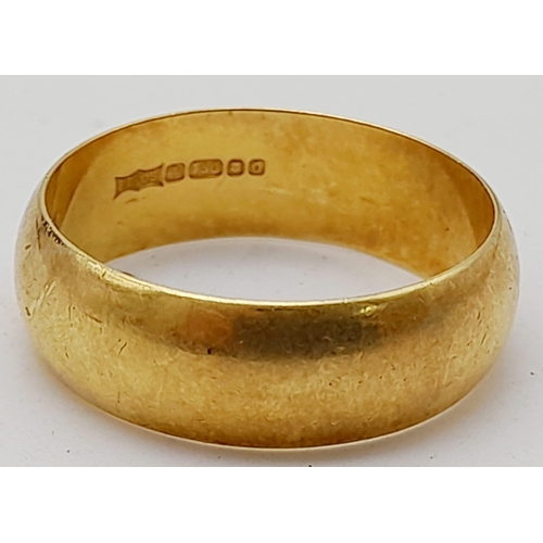 451 - A Vintage 18K Yellow Gold Band Ring. Full UK hallmarks. Size S. 7g.