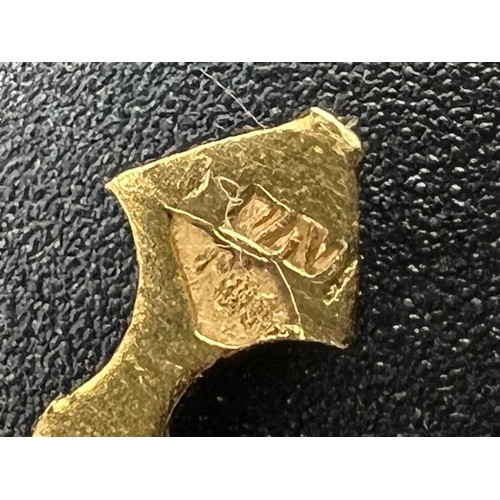 171 - 18K YELLOW GOLD VINTAGE DAGGER MIDDLE EAST PERSIAN FILIGREE PENDANT / CHARM WHICH PULLS OUT 2.9G