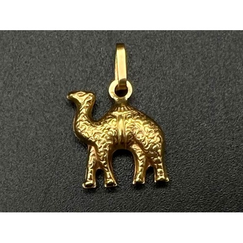 207 - 18K YELLOW GOLD CAMEL CHARM 1.8G