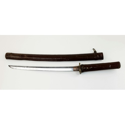 76 - WW2 Japanese Wakikashi Short Sword with an ancient family blade and crest on the Habaki. The
Wakizas... 