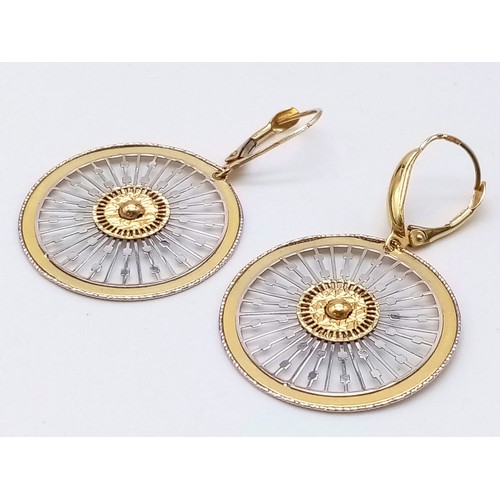 206 - 18k 2 colour disc earrings with filigree detailing, 3.5g