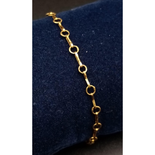 373 - A Vintage 12K Gold Circle Link Bracelet. 16cm. 1.22g