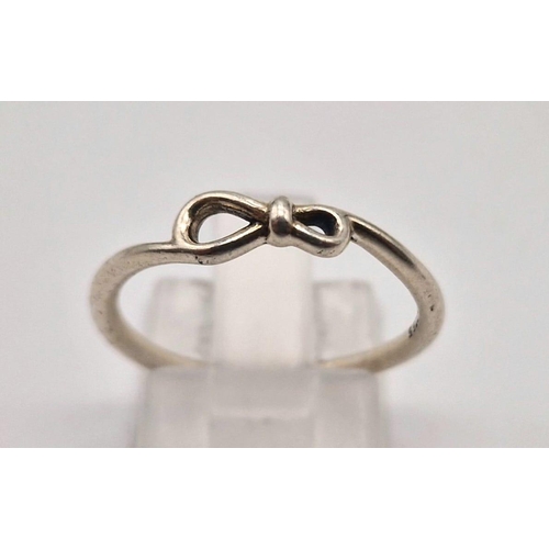 1498 - A Pandora 925 Silver Ring. Size M/N.