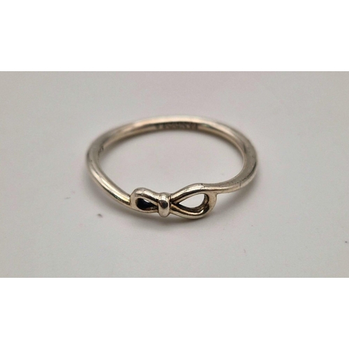 1498 - A Pandora 925 Silver Ring. Size M/N.