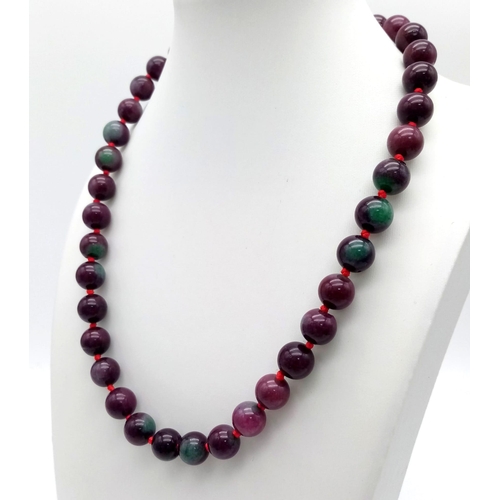 1457 - A Natural Ruby in Zoisite Round Gemstone Bead Necklace. Heart clasp. Necklace length - 44cm. Beads -... 