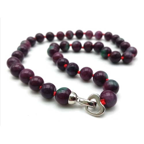 1457 - A Natural Ruby in Zoisite Round Gemstone Bead Necklace. Heart clasp. Necklace length - 44cm. Beads -... 