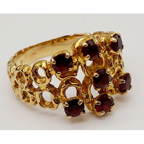 224 - A vintage, 9 K yellow gold ring with seven, excellent quality, round cut garnets. Ring size: Q, weig... 