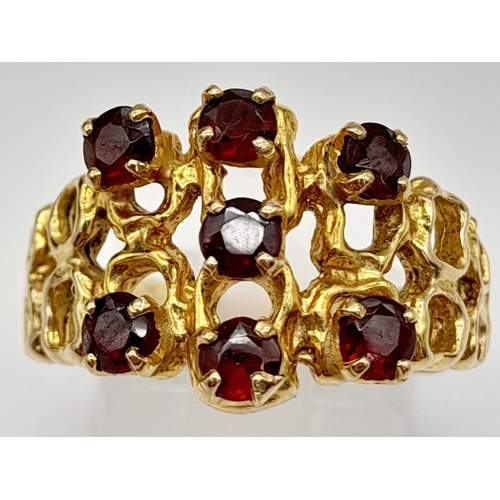 224 - A vintage, 9 K yellow gold ring with seven, excellent quality, round cut garnets. Ring size: Q, weig... 