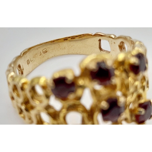 224 - A vintage, 9 K yellow gold ring with seven, excellent quality, round cut garnets. Ring size: Q, weig... 