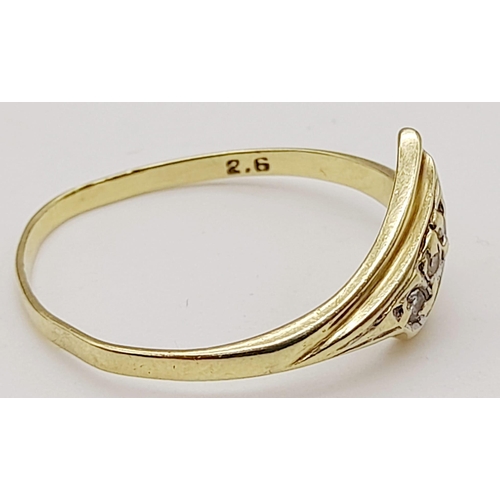 681 - A 14K White Stone Ring. Size P. 1.32g