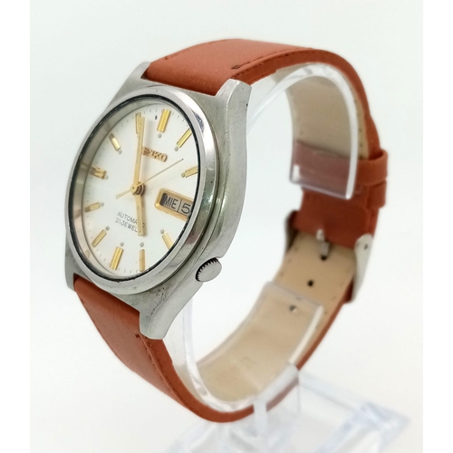 1252 - A Vintage Seiko 21 Jewel Automatic Gents Watch. Brown leather strap. Stainless steel case - 37mm. Si... 