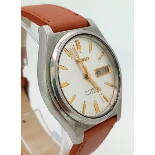 1252 - A Vintage Seiko 21 Jewel Automatic Gents Watch. Brown leather strap. Stainless steel case - 37mm. Si... 