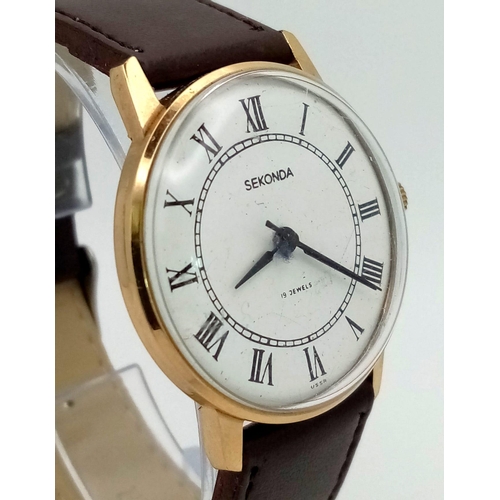 1259 - A Vintage Sekonda 19 Jewel Russian Gents Watch. Burgundy leather strap. Two tone steel case - 34mm. ... 