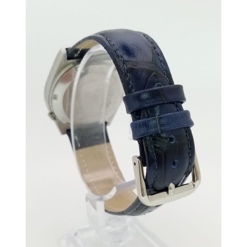 540 - A Vintage Seiko 5 Automatic Gents Watch. Blue leather strap. Stainless steel case - 36mm. Blue dial ... 