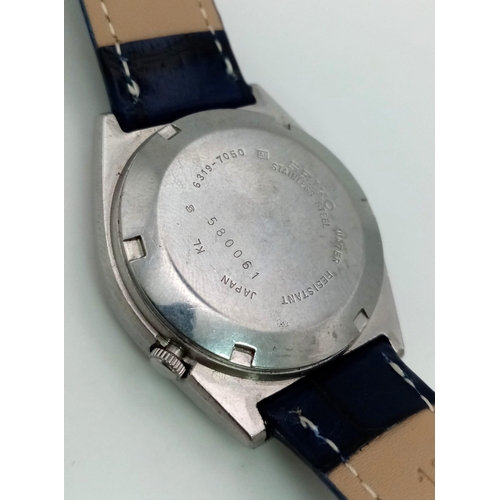 540 - A Vintage Seiko 5 Automatic Gents Watch. Blue leather strap. Stainless steel case - 36mm. Blue dial ... 