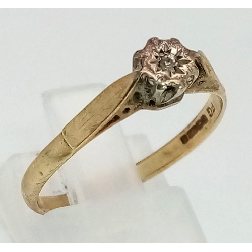 582 - A 9K Yellow Gold White Stone Ring. Size P. 1.67g total weight.