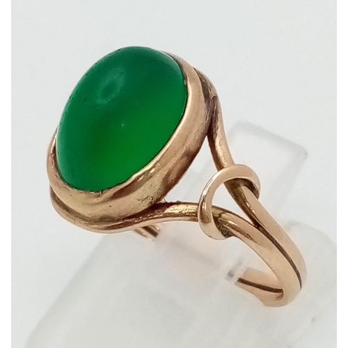 653 - A Vintage 18K Rose Gold (tested) Jade Ring. Size O. 3.42g total weight.