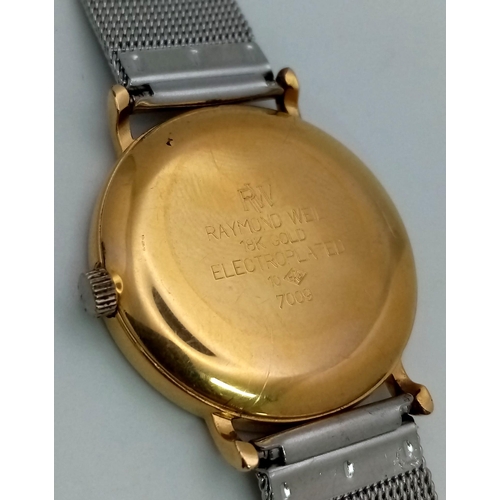 938 - A Vintage Gold Plated Raymond Weil Gents Dress Watch. Stainless steel strap. Gold plated case - 31mm... 