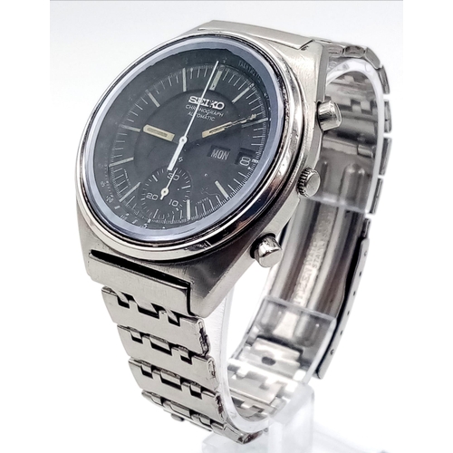 367 - A Vintage Seiko Chronograph Automatic 610078 Gents Watch. Stainless steel strap and case - 39mm. Bla... 