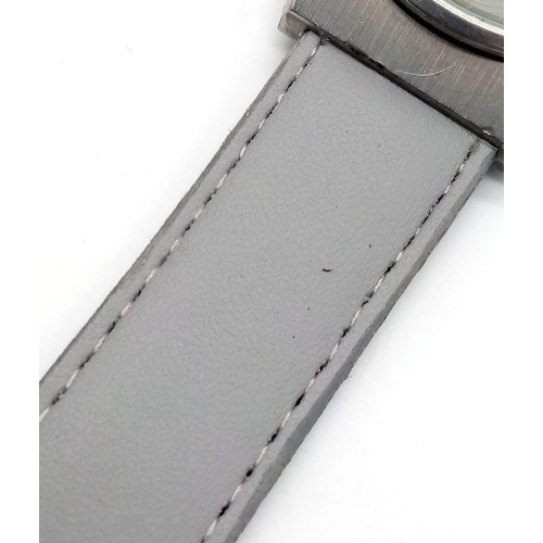 693 - A Vintage Citizen Automatic Gents Watch. Grey leather strap. Stainless steel case - 36mm. Grey dial ... 