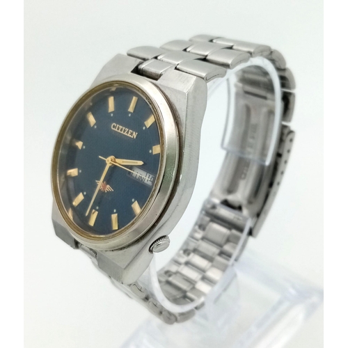 353 - A Vintage Citizen Automatic Gents Watch. Stainless steel strap and case - 36mm. Blue dial with day/d... 