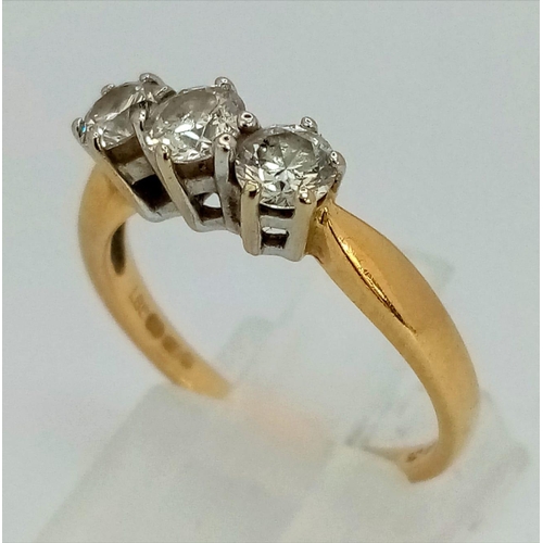 35 - An 18 K yellow gold ring with a trilogy of brilliant cut diamonds. ring size: N, weight: 3 g. Ref: 0... 