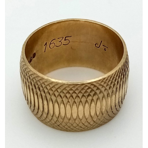 686 - A Vintage 9K Yellow Gold Band Ring. Wide with a geometric design. Size J. 5.74g