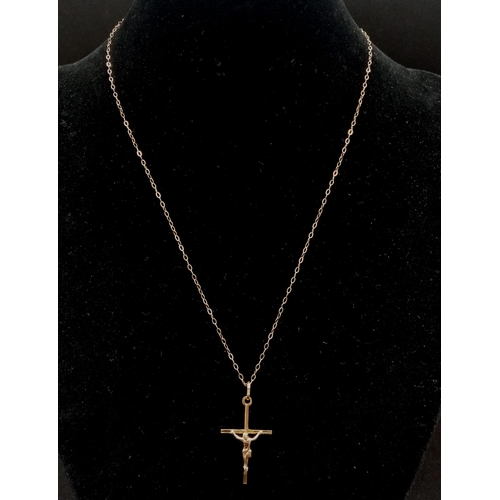 279 - Two 9 K yellow gold crosses with chain. Total weight: 6.4 g.
REF: 00004394