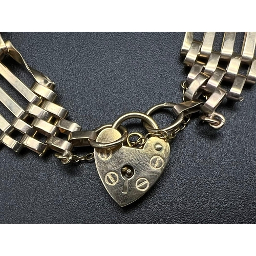 30 - A Vintage 9K Yellow Gold Gate Bracelet with Heart Clasp. 17cm. 11.38g