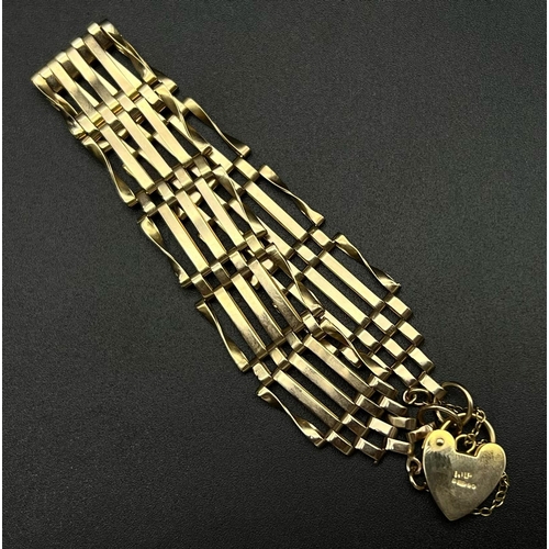 30 - A Vintage 9K Yellow Gold Gate Bracelet with Heart Clasp. 17cm. 11.38g