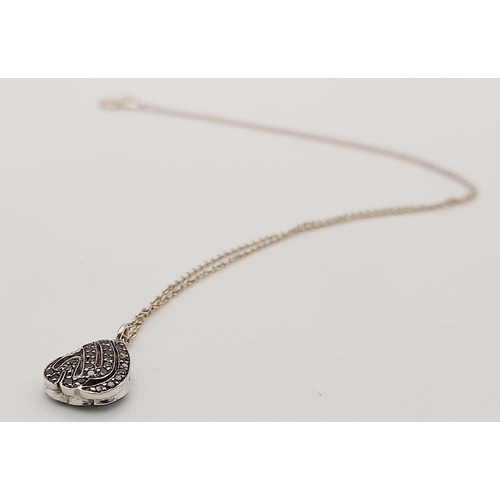 350 - An 18 K white gold diamond pendant with chain A/F. Weight: 2.8 g. REF: 00004387